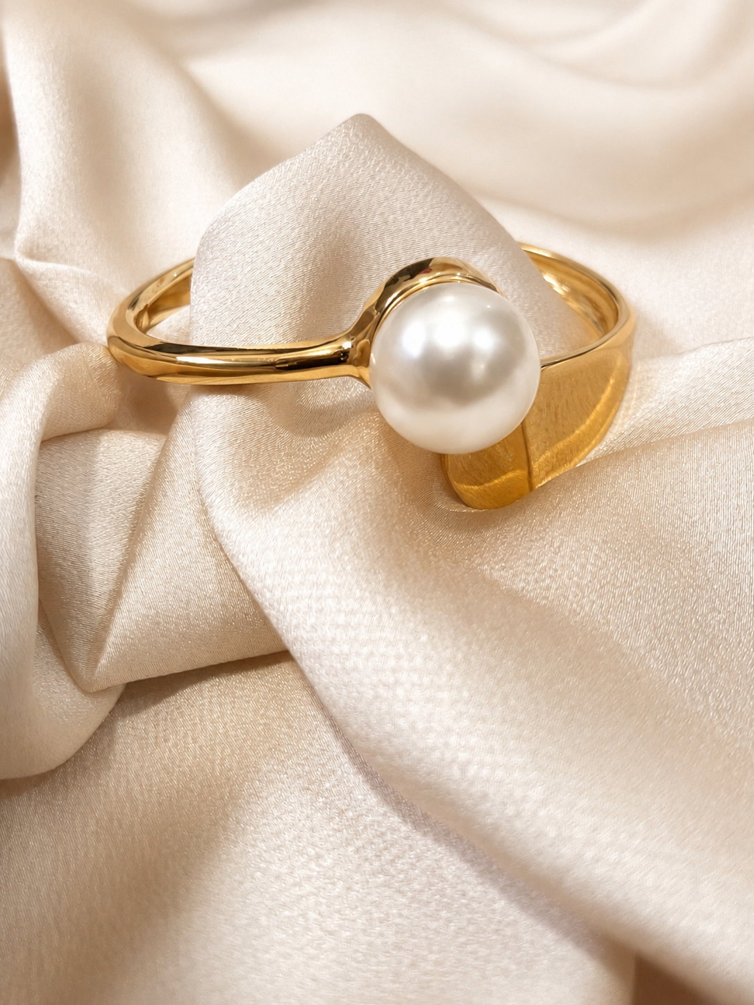 Pearly bangle